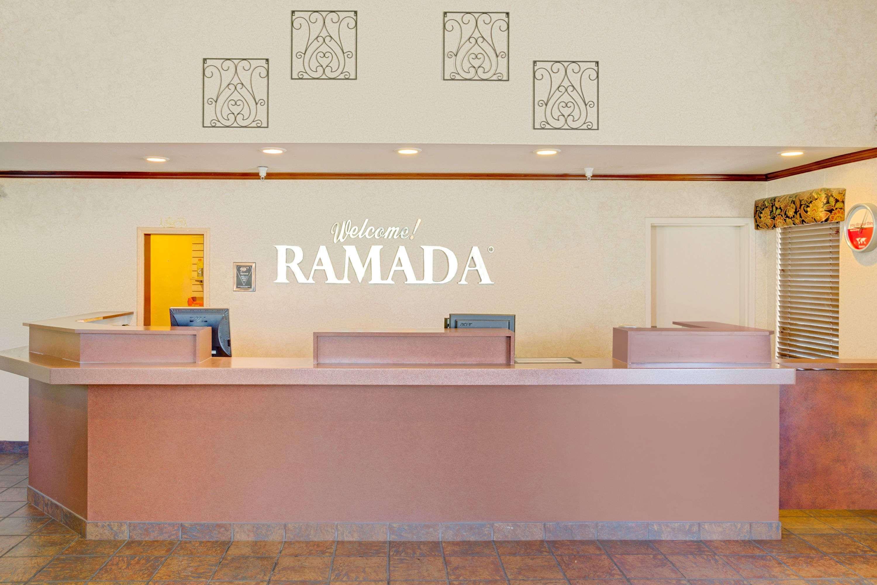 Отель Ramada By Wyndham Драпер Экстерьер фото